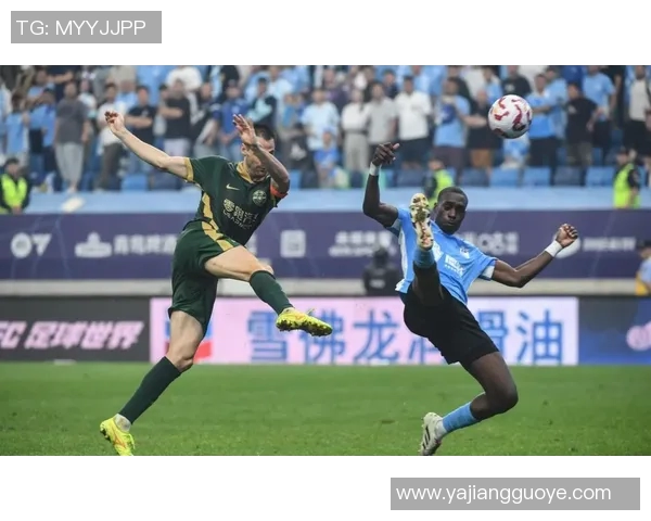 中超赛场上斯坦丘闪耀光芒助力球队夺冠展现超强实力与团队精神 中超赛场上斯坦丘闪耀光芒助力球队夺冠展现超强实力与团队精神